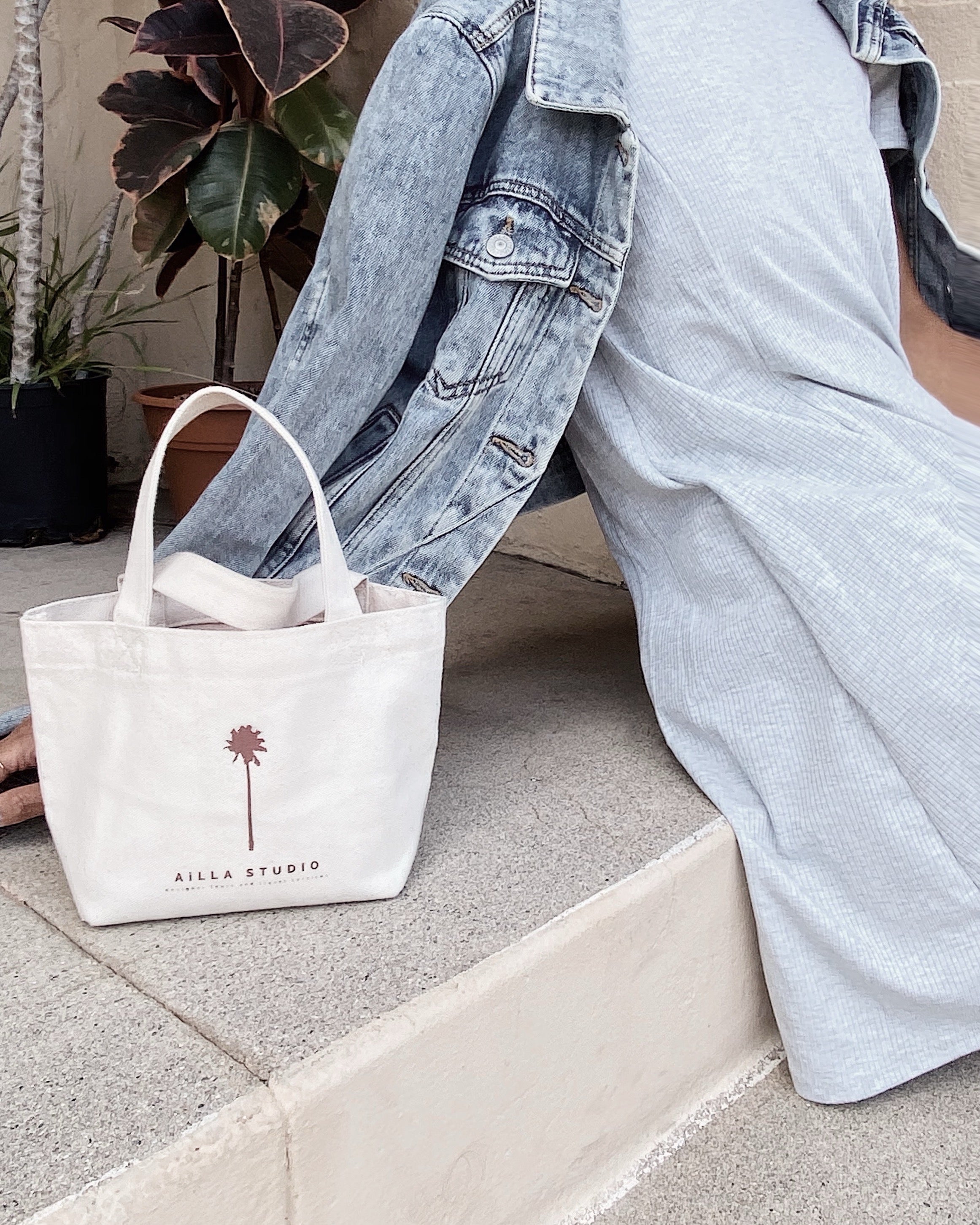 AiLLA STUDIO mini Tote